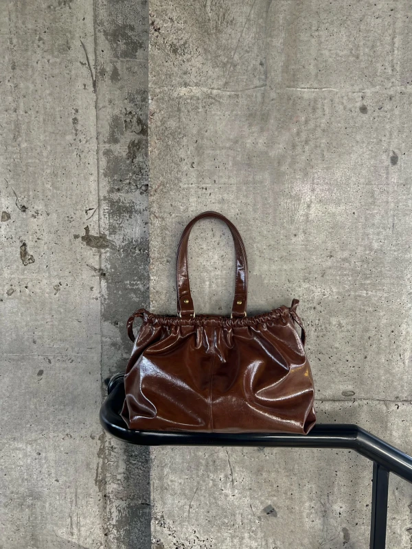 SCRUNCH LEATHER BAG Brown