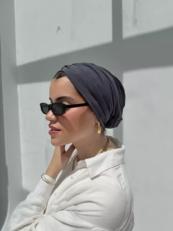 The moon grey turban