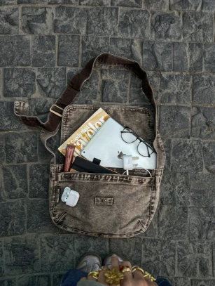 ASH BROWN WASHED SIDE BAG