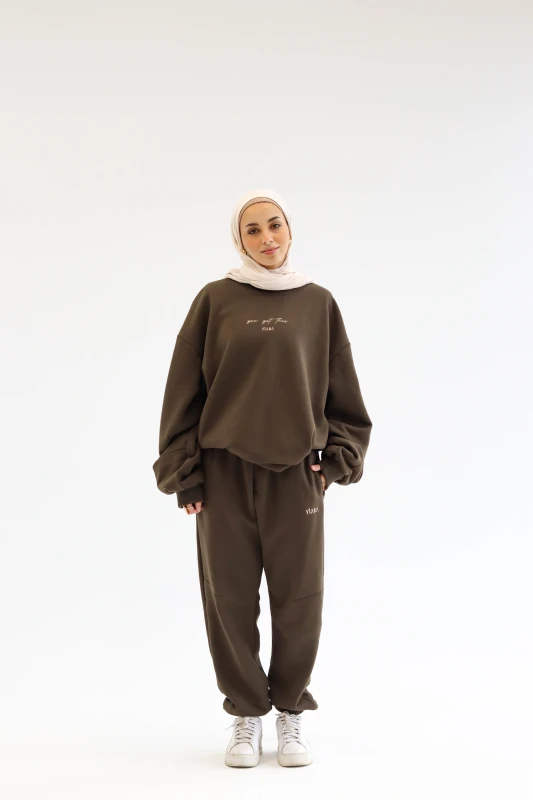 You got this sweats in dark truffle